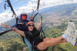 Medellín: Paragliding Flight over the Aburrá Valley