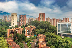 Medellin: Private custom tour with a local guide