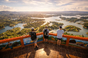Medellín: Private Tour to Guatapé + Paragliding