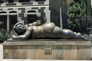 Medellín: urban stories, cable car, history and snack