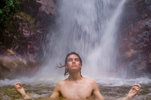 Medellín: Meditação na Cachoeira e Caminhada