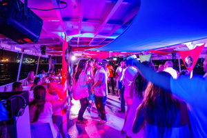 San Andrés: Catamaran Cruise with Dinner and Show