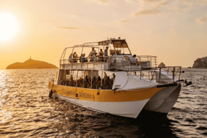 Santa Marta: Cruzeiro de Catamarã ao Pôr do Sol com DJ e Vinho