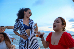 The best sunset tour in the bay: Open bar party & fun