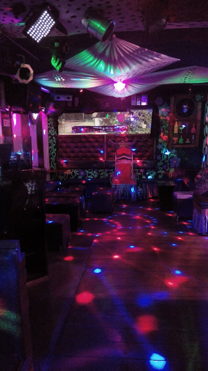 el escondite disco bar