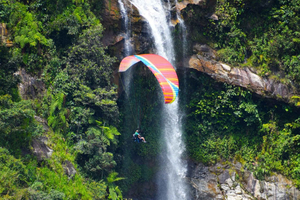 Depuis Medellín : Vol en parapente et visite de Guatape