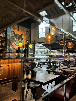 Gato-Resto Bar