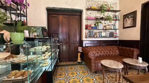 Meeza Café , Brunch & Bar Salón
