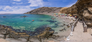 Playa La Mina: lugar ideal para relajarse con el sonido del mar