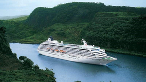 Panama Canal breaks record with the passage of cruise of 5,000 passengers