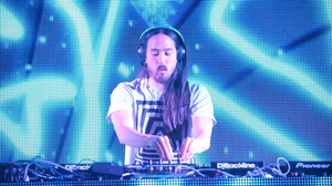 Steve Aoki återvänder till Panama för att elektrifiera