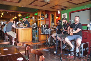 Trad Session в ирландском баре O'Neills, Виламоуре