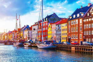 Kopenhagen: Rondvaart door de grachten & wandeltour door de oude stad/Nyhavn