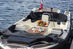 Copenhagen: Private Winter Hygge Canal Boat Tour