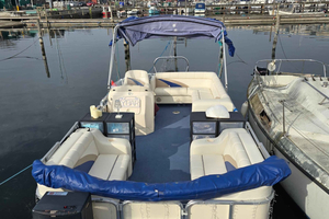 Lifestyle Boat Experience with Music & Drinks