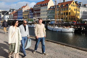 Omvisning til fots for små grupper med kaffe, kake og kultur