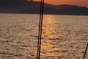 2 hours sunset sailing in a sailboat in Platja d'Aro