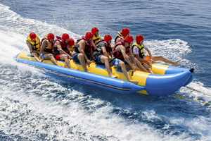 Przejażdżka banana boatem w Roses: zabawa i adrenalina na Costa Brava