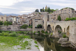 Barcelona: Tour Besalú y paella en Tossa de Mar