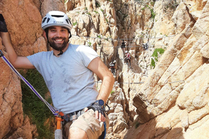 Via ferrata Cala Moli: klättra längs klipporna över Medelhavet