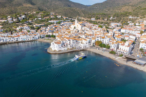 From Roses: Boat trip and visit Cadaqués all day