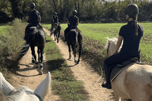 Passeio a cavalo na Costa Brava com vistas para o Castell d'Empordà