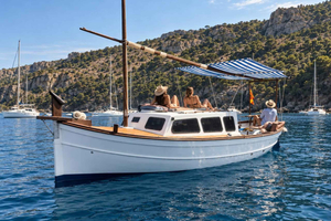 Roses: Private Sailing Trip with Paddleboarding