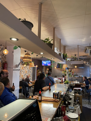 Filipino La Familia Restaurante Bar Y Brasa