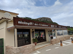 Minigolf bar Montplà. Pàdel. Tennis.