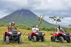 Excursion en quad ATV : cratère d'impact et forêt du volcan Arenal