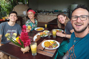 Cooking with a Costa Rican family
