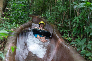 Costa Rica: lo scivolo acquatico più lungo e veloce della giungla nascosta
