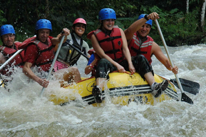 Von La Fortuna aus: Zip-Line und Rafting Abenteuer
