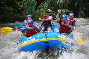 Ab San José: Rio Pacuare Rafting-Tagestour mit Mittagessen