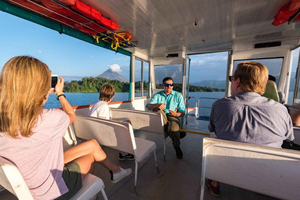 La Fortuna: Arenal Boat Tour & Pirate Hot Springs Dinner