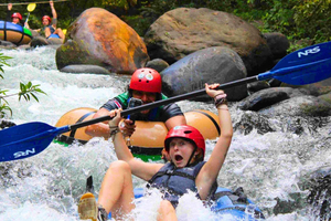 Liberia: La Leona vattenfall flodtubing
