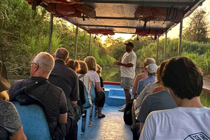 Manuel Antonio: Damas Night Mangrove Boat Tour with Dinner