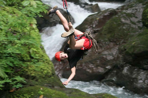 Manuel Antonio: Excursión en tirolina, rappel y cascadas
