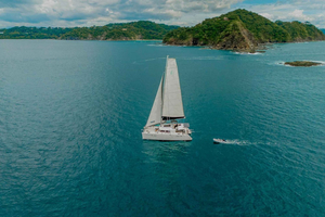 Papagayo Peninsula: Private Full-Day Luxury Catamaran Cruise