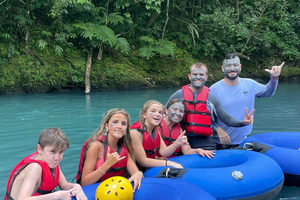 Tubing no Río Celeste – Aventura guiada com piscinas naturais