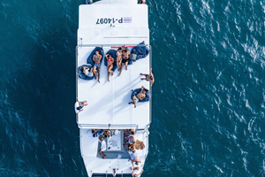 Tamarindo: Private Sunset Catamaran Tour snorkeling & meals