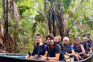 Tortuguero: Guided Canoe Tour and Turtle Nesting Package in French