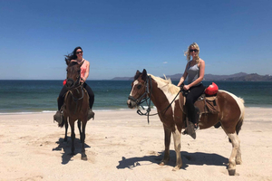 Maravilhoso passeio a cavalo pela praia e pela floresta Brasilito Conchal