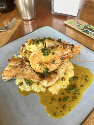 Delfin Restaurant & Bar