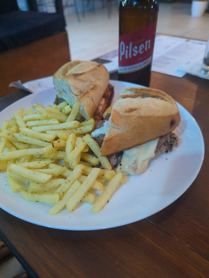 La Isla Herradura Sport Bar