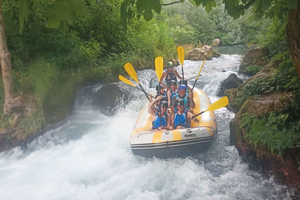 Cetina-joen koskenlasku ja yksityinen luolakierros Splitistä ja Omišista