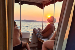Dubrovnik: Private Sonnenuntergangs-Kreuzfahrt auf dem Meer mit Wein