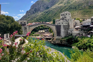 Från Makarska: Dagsutflykt i liten grupp till Mostar och Kravice