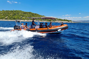 Desde Šibenik: tour en barco por 3 islas con baño en la Blue Lagoon