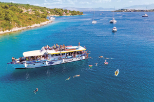From Split: Blue Lagoon & 3 Islands Cruise with Lunch